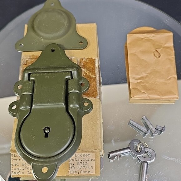 Vintage Eagle Lock Co Trunk Lock: Army Green Terryville Conn With Key Rivets - Picture 1 of 9